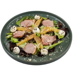 Салат с уткой и грушей