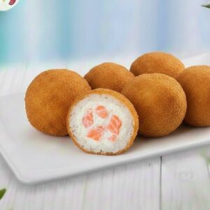 Онигири с лососем