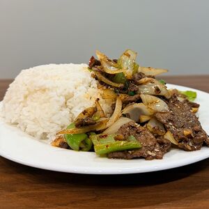 Жареная говядина с тмином и рисом 