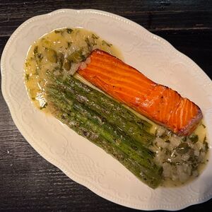 Стейк лосось в соусе берблан