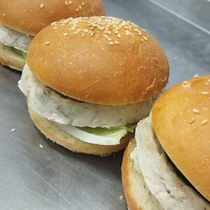 Бургер с куриной котлетой