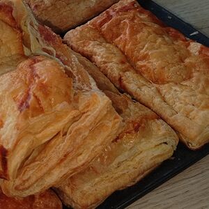 Слойка с ветчиной и сыром