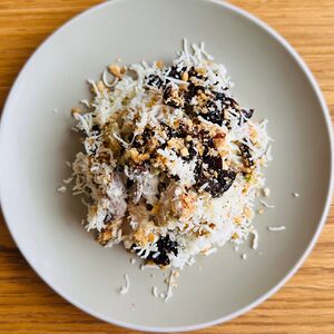 Салат с курицей и черносливом