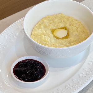 Пшенная каша со смородиновым джемом 