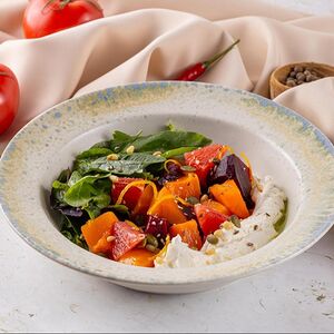 Салат с запеченной тыквой и свеклой