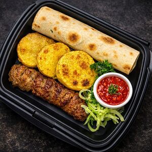 Комбо-обед из люля с картофелем на мангале