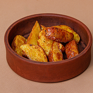 Картофельные дольки со сванской солью