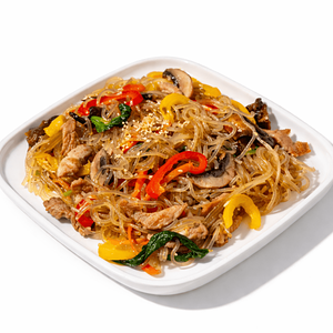 Лапша из батата с говядиной и овощами Чапче