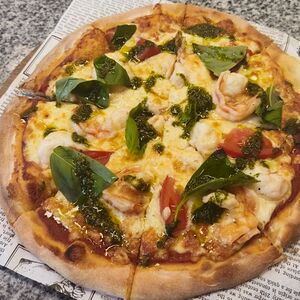 Пицца с креветками