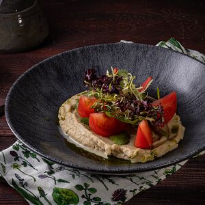 Паштет из баклажанов с томатами и салатным миксом