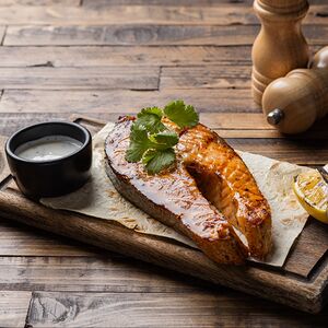 Стейк из семги на углях