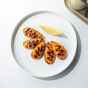 Мидии, запечённые под спайси соусом