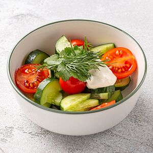 Овощной салат с заправкой на выбор