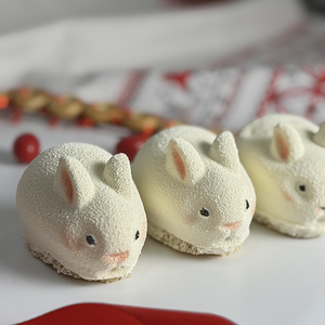 Муссовое пирожное Заяц клубника