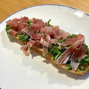 Брускетта с пармой