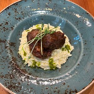 Томленые телячьи щечки