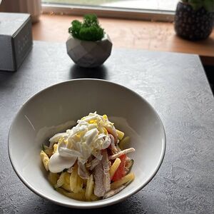 Салат с курицей и ананасом