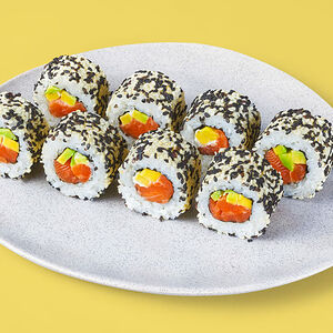 Ролл Филадельфия в кунжуте