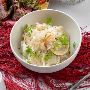 Пельмени с капустой и сливочным капустным соусом