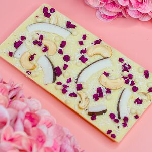 Белый шоколад с кокосом, питахайей и кешью