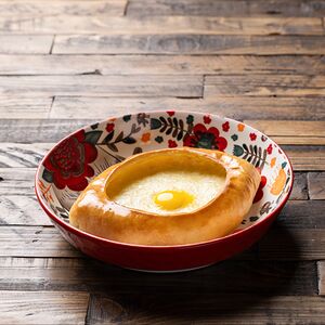 Детский хачапури по-аджарски с перепелиным яйцом