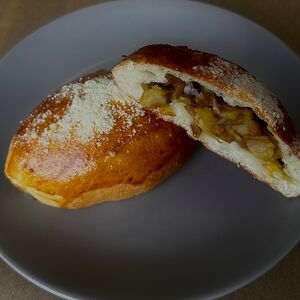 Пирожок с яблоком 