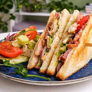 Клаб-сэндвич с курицей и беконом S