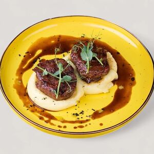 Медальоны в мясном соусе Фараби