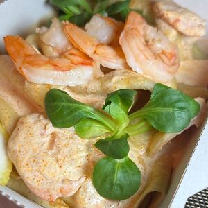 Блинчики с креветками и соусом том ям