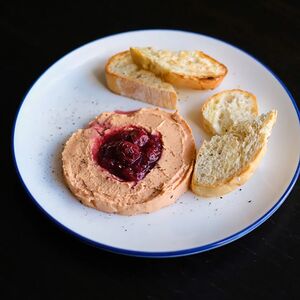 Паштет из цыпленка с вишней с чиабаттой