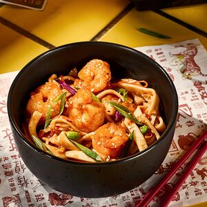 Вок с креветками в соусе сладкий чили с чесноком