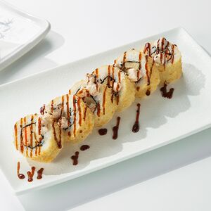 Тёплый ролл с креветками в сливочном соусе