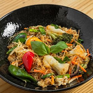 Пад Кхи Мао с овощами