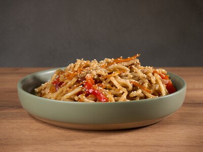 Wok лапша с лососем