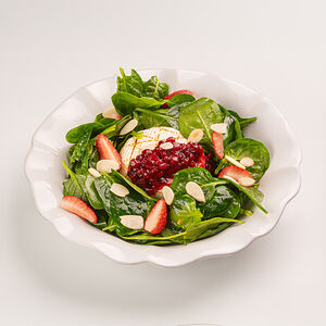 Салат с камамбером на гриле