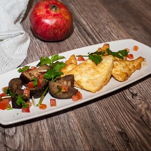 Жареный сыр Сулугуни с баклажанами