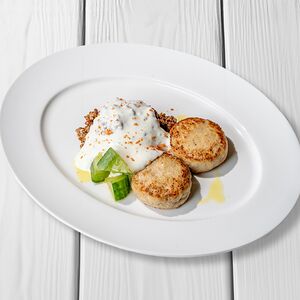 Котлета из курицы с гречкой и муссом из пармезана
