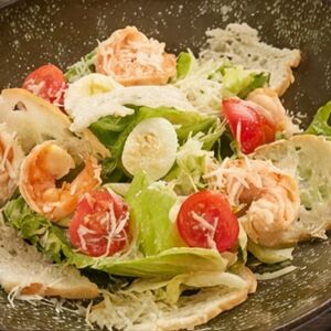 Салат Цезарь с креветкой