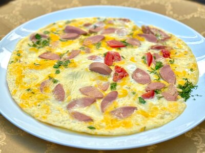 Омлет с мясными продуктами