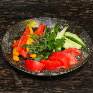 Ассорти из свежих овощей