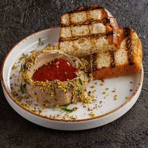 Паштет из куриной печени с вареньем из томатов