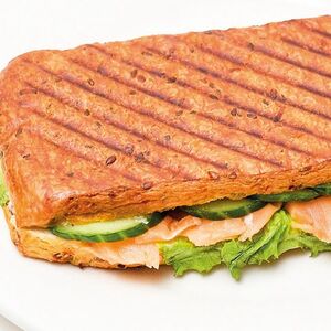 Слоеный панини с семгой