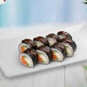 Мини-ролл с лососем, сыром и огурцом