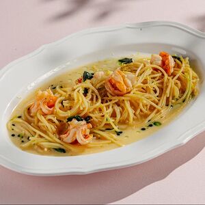 Лимонная паста с тигровыми креветками и шпинатом