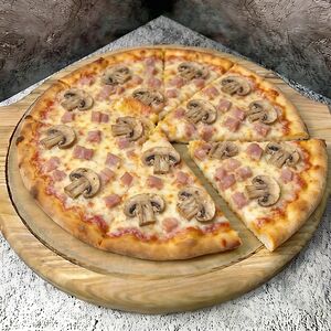 Пицца с ветчиной и грибами