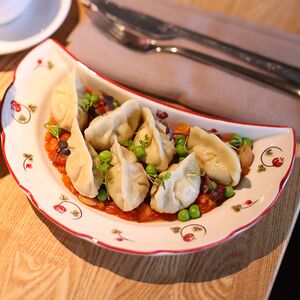 Домашние вареники с печёным картофелем и грибами на пару из овощей