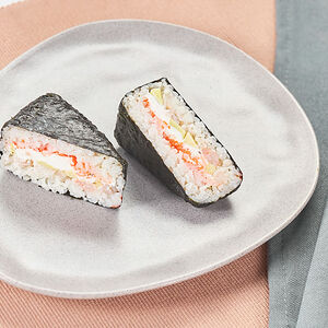 Онигири креветка с икрой