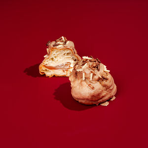 Профитроль кофейный с карамелью