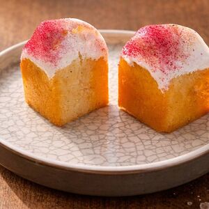 Лимонный кекс с черной смородиной