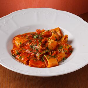 Каламарата с крабом и креветочным биском